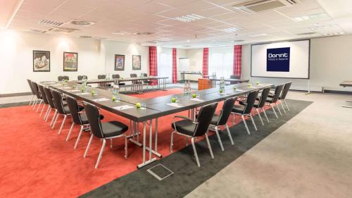 a large conference room with a long table and chairs at Dorint An den Westfalenhallen Dortmund in Dortmund