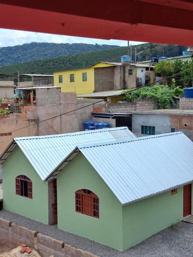 Nespecifikovaný výhled na hory nebo výhled na hory při pohledu z chaty