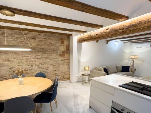 Central Market - Ciutat Vella, exclusively for families - Mid-term