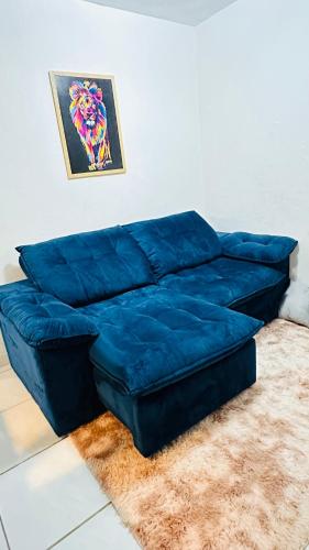 a blue couch sitting in a living room with a rug at Ap Confort Premium in Campinas