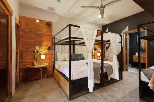 Una cama o camas en una habitación de the SPACE Jungle Oasis