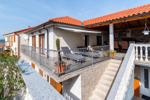 Apartments with parking space Novi Vinodolski - 2417