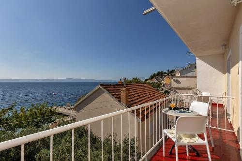 Apartments by the sea Podgora, Makarska - 2596