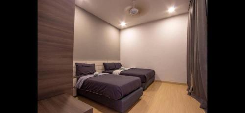 a bedroom with two beds and a couch at Windmill Upon Hills Premium Suite By Rapi Stay in Genting Highlands