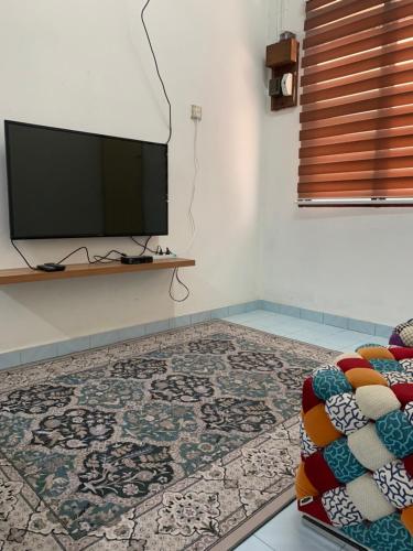 Μια τηλεόραση ή/και κέντρο ψυχαγωγίας στο Lala Homestay 2