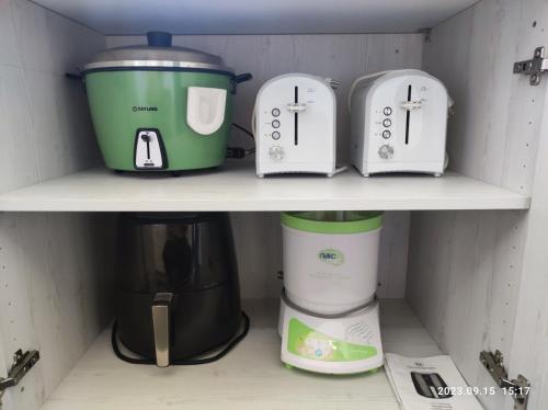 three toasters and a coffee maker on a shelf at 太魯閣豐生活海館包棟民宿 T-aroko Fengst-ay Ocean Villa-------根據訂房人數提供相對的房間數量 Provide different number of rooms according to the number of people in the reservation in Shunan