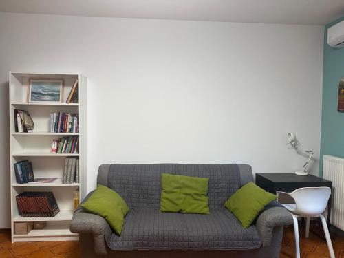 a living room with a gray couch with green pillows at AURORA GARGEN IN CENTRO in Trieste