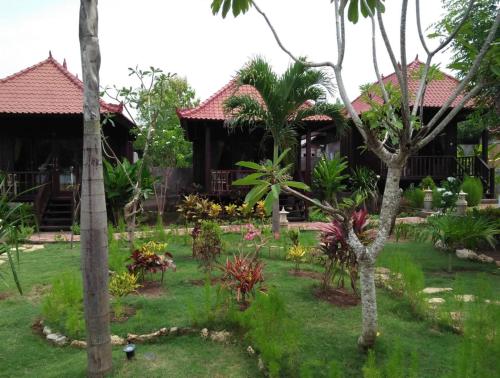 Сад в Island Cabanas Formerly Taman Sari Villa