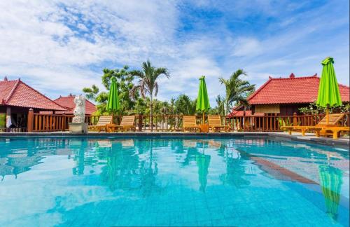 Бассейн в Island Cabanas Formerly Taman Sari Villa или поблизости