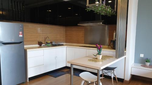 Dapur atau dapur kecil di Eshue Designer Suites @ Simfoni Towers