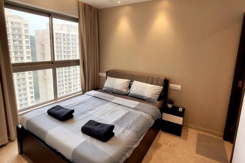 A bed or beds in a room at 1 BHK in Hiranandani Gardens Powai