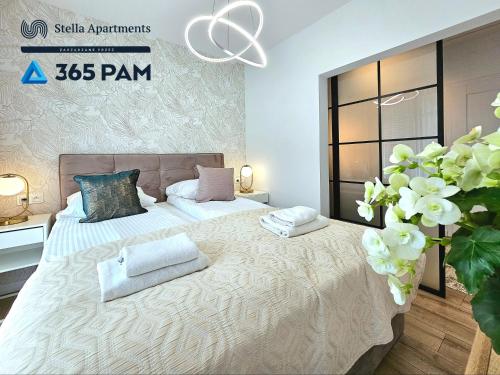 a bedroom with a bed with two pillows on it at 365PAM - Apartament Leaf 6-osobowy in Ustronie Morskie
