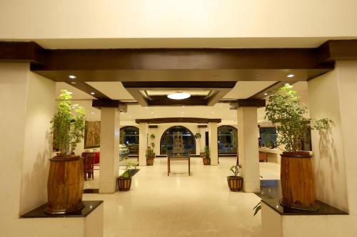 El vestíbulo o zona de recepción de Breeze Residency
