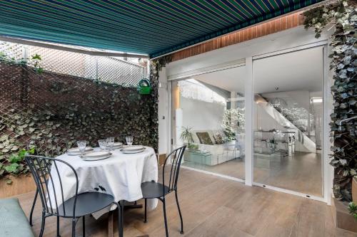 Chalet independiente de Diseño con Patio Privado