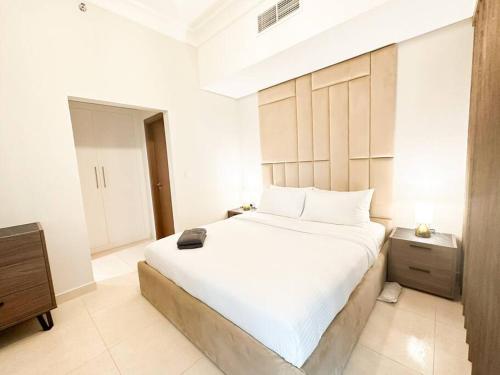 a bedroom with a large white bed in a room at On-The-Go Golf 202B3 in Abu Dhabi