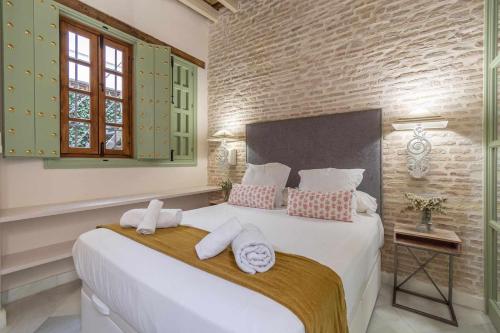 Posteľ alebo postele v izbe v ubytovaní Judería de Sevilla IV Luxury Apartments