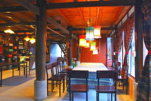 Nhà hàng/khu ăn uống khác tại Traditional Wooden house & trekking adventure