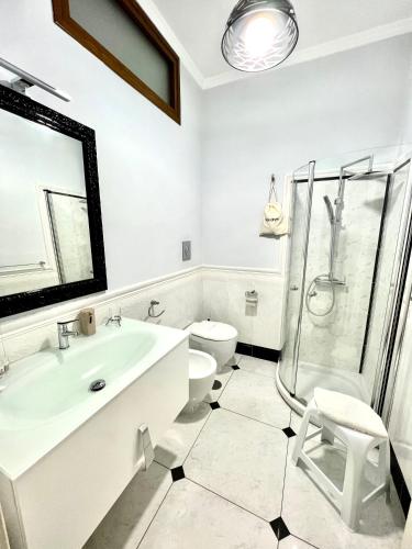a bathroom with a sink and a shower and a toilet at Patricia’s House in Striano