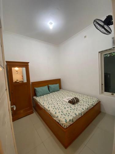 a bedroom with a bed with a hat on it at Walasa Homes Werdyningsih 