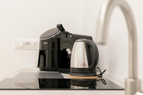 Kemudahan buat kopi dan teh di Maison Nona