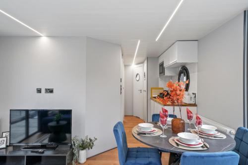 a dining room with a table and blue chairs at Unique Water Lodge in London - Sleeps 6 in London