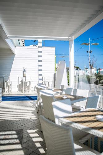 ミザーノ・アドリアーティコにあるAlexandra BB & Brunch - Beach Front - Healthy XXL Breakfast & Brunch until 12 30 - parking includedのギャラリーの写真