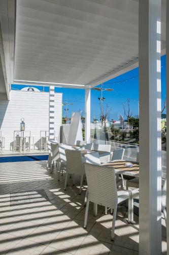 Alexandra BB & Brunch - Beach Front - Healthy XXL Breakfast & Brunch until 12 30 - parking includedにあるバルコニーまたはテラス