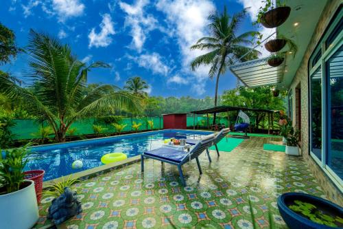 Piscina di Spicy Mango Villa Elegano - Luxurious Villa Near Nagaon Beach, Alibag o nelle vicinanze