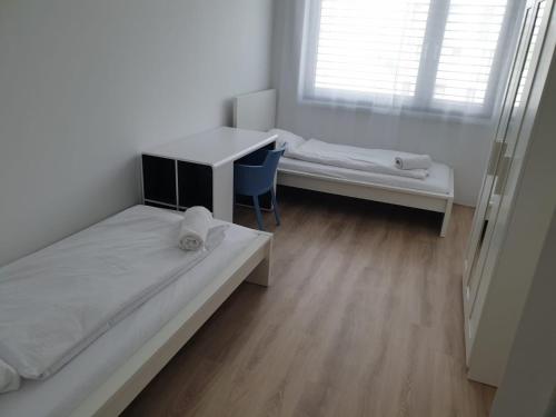 Tempat tidur dalam kamar di Bazova apartment with free parking