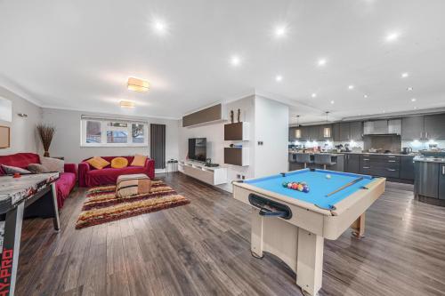 a living room with a pool table in it at Rainfall shower I Parking x4 I Windsor I Legoland in Maidenhead