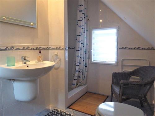 Koupelna v ubytování Maison 4 pièces 6 personnes à 200 m de la plage - GAEL