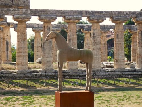 a statue of a horse in front of a building at Villa Giulia - Cilento - Giungano in Giungano