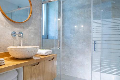 Koupelna v ubytování Villa Aeraki -private sea access in Sivota Bay