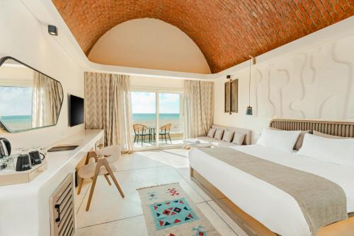 Sunrise Anjum Resort — Sea view