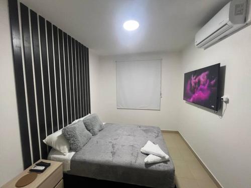 Una televisión o centro de entretenimiento en Hermoso apartamento para descansar en familia
