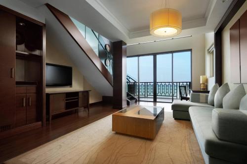 Sheraton Shenzhou Peninsula Resortにあるテレビまたはエンターテインメントセンター