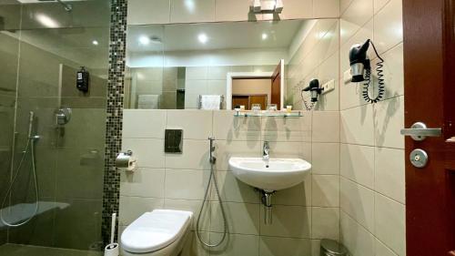Koupelna v ubytování Riga Unimars Hotel