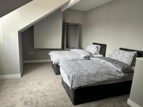 a bedroom with two beds in a room at Bex Stays 2 Bed Property in Leeds