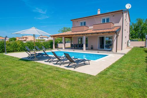 Villa Enjoy mit privatem Pool, by Istrabook