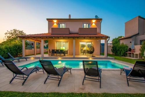 Villa Enjoy mit privatem Pool, by Istrabook