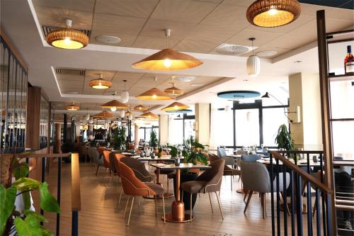 Thalazur Royan - Hôtel & Spaにあるレストランまたは飲食店