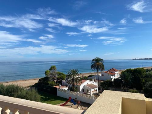 Caleta, ático, 3 dormitorios frente al mar, by Bookindenia