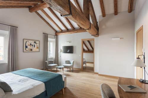 a bedroom with a bed and a table and chairs at Relais Roncolo 1888 in Quattro Castella