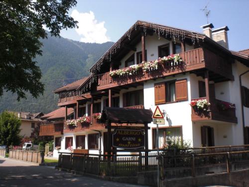 Nespecifikovaný výhled na hory nebo výhled na hory při pohledu z hotelu