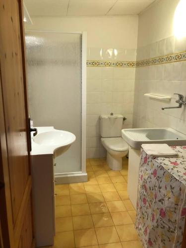 a bathroom with a sink and a toilet and a tub at Stanza privata a 10 minuti dall'Abetone in Pian di Novello