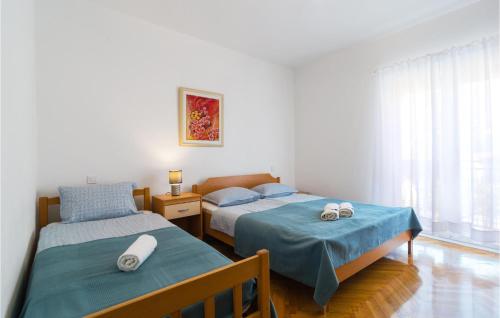 Posteľ alebo postele v izbe v ubytovaní Lovely Apartment In Kastel Kambelovac With Jacuzzi