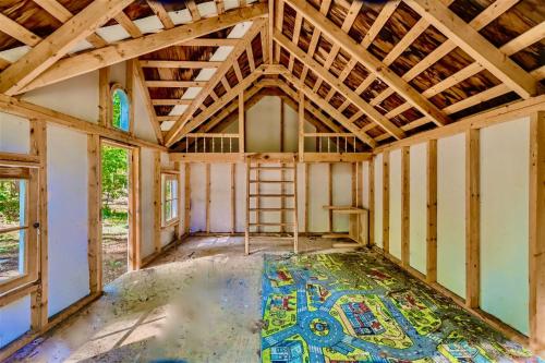 una casa remodelada con suelo de mosaico en The Compass Rose by Leavetown Vacations en Annapolis
