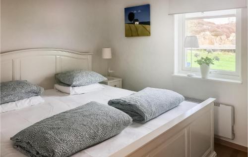 Postel nebo postele na pokoji v ubytování Gorgeous Home In Kyrkesund With Ethernet Internet