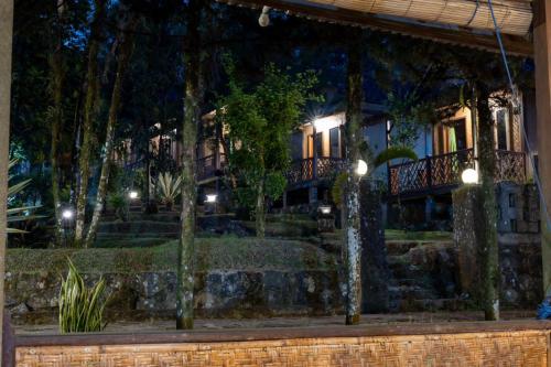 Κήπος έξω από το idjen Resto & Guest House deluxe