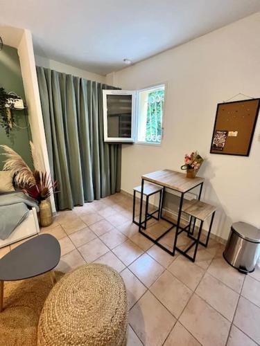 Aix-en-Provence, Cosy Studio idéalement situé avec Clim et linge fourni